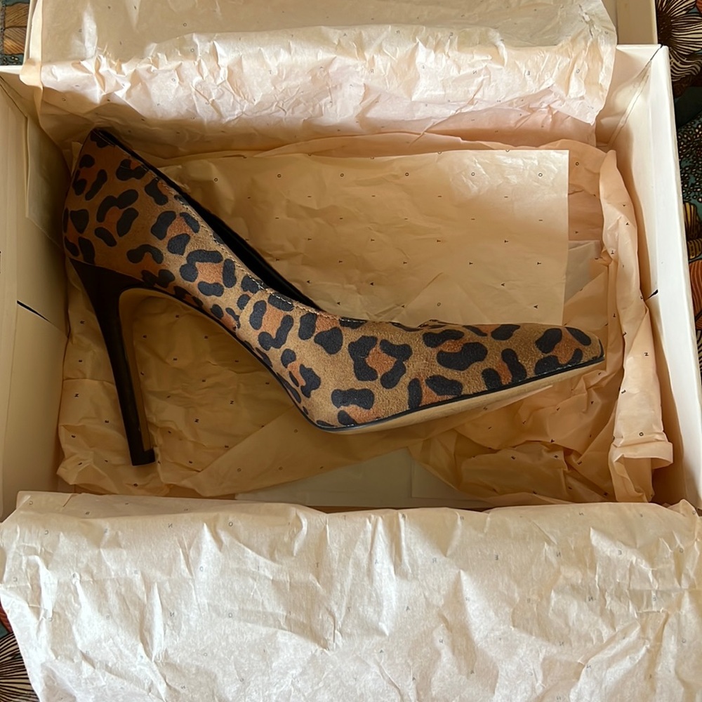 BCBG leopard heel